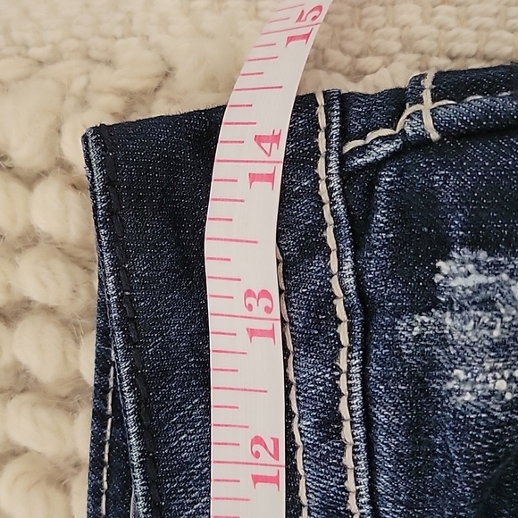 Miss Me Denim Med washed Jp5473p Capri/cropped Jeans.  Flower stitch rhinstone. - Picture 11 of 11